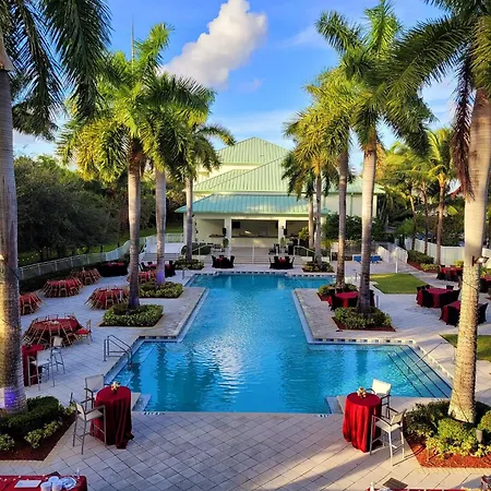 Doral Pool 310 By Waveproperties